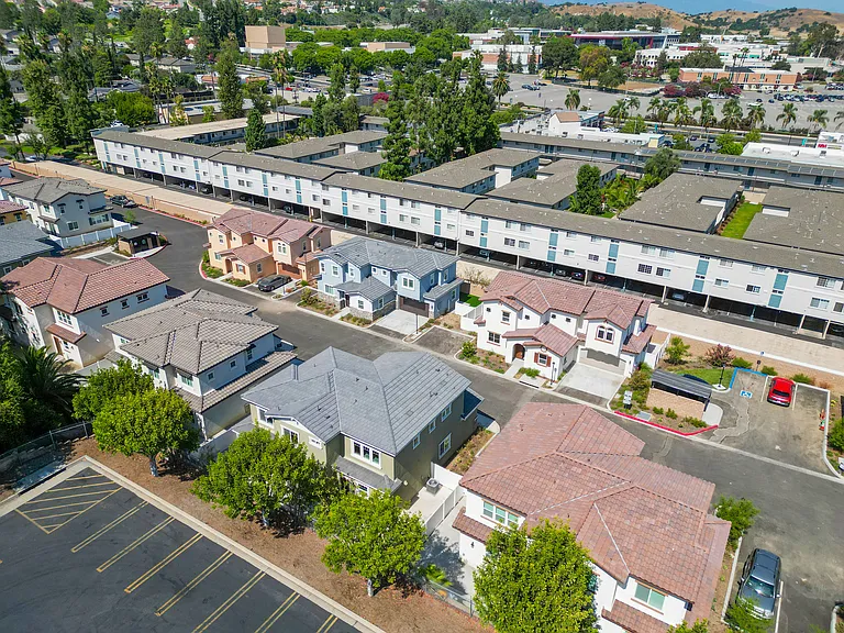 1355 Point Loma Pl — Photo 33