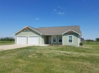 5909 62nd St SW, Minot, ND 58701