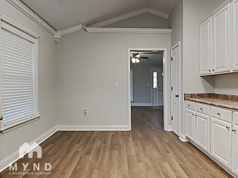 2086 Edgewood Dr — Photo 10