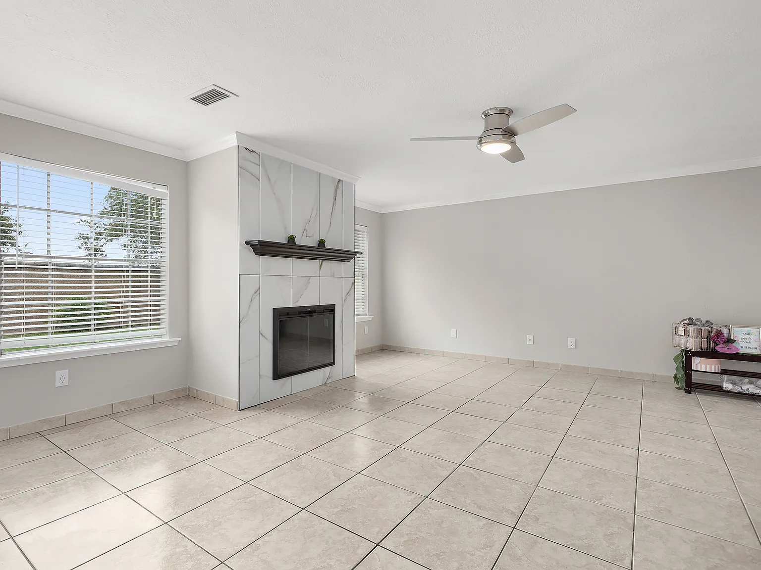 3 bed, 2.5 bath, 2333 sqft, $2,750 — Photo 4