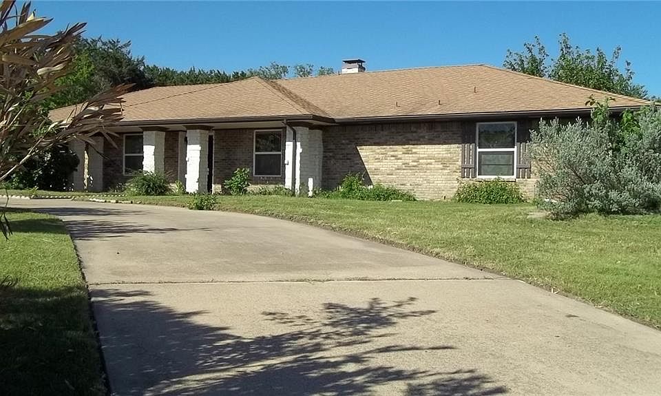 1st image of 202 Royal Oak Dr