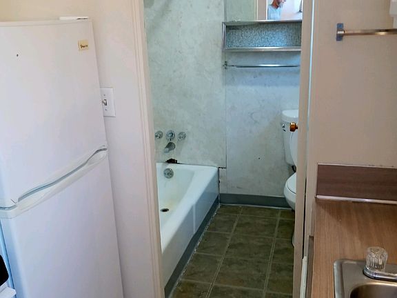5th image of 1305 E 1st St #28