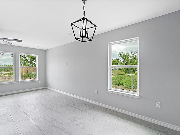 5th image of 115 Railroad St
