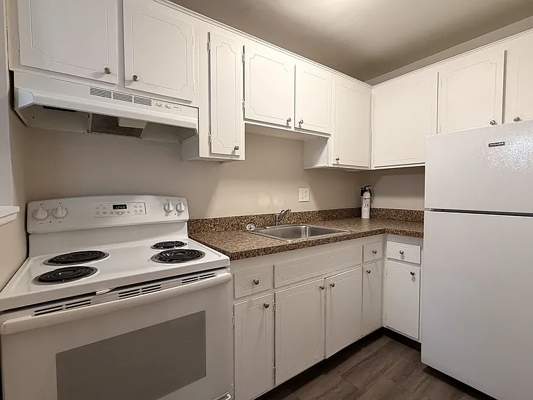 Huntington Green Apartments — Photo 17