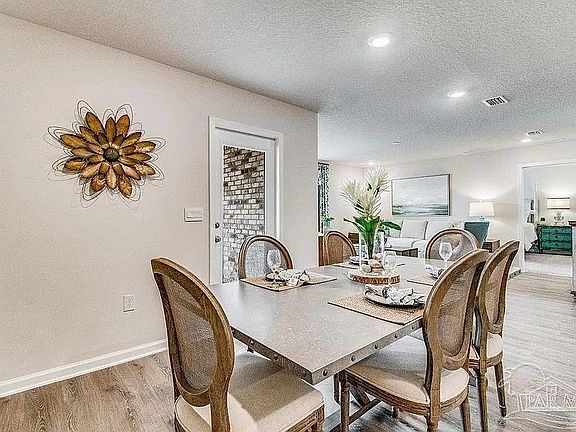 4th image of 5328 Peach Dr