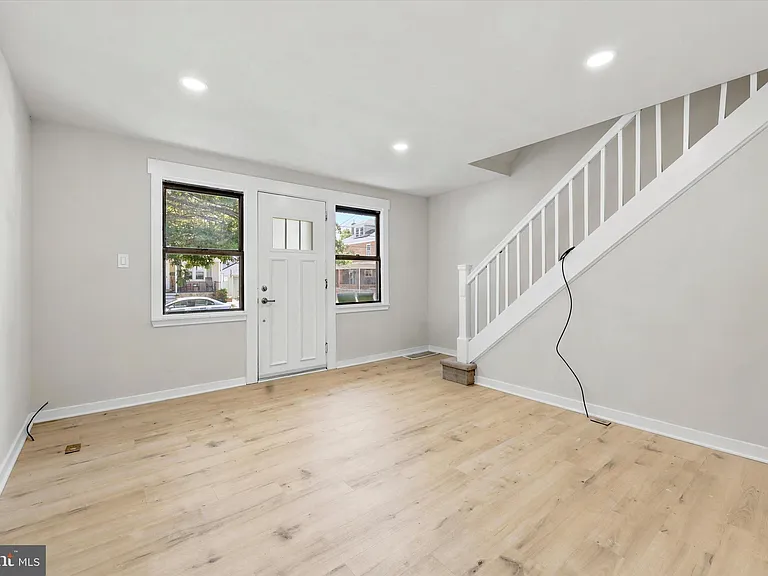 269 Monroe St — Photo 9