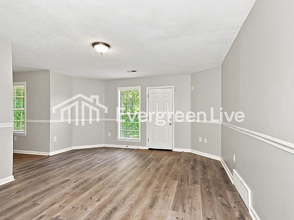4th image of 4374 Oaks Royal Dr