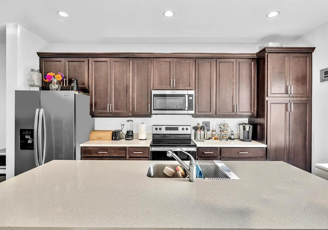 3 bed, 3.0 bath, 1831 sqft, $3,700 — Photo 1