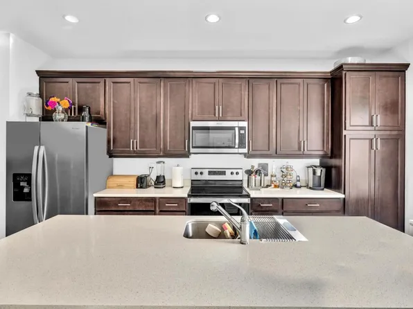 556 Sanderling Cir, Deerfield Beach, FL 33442