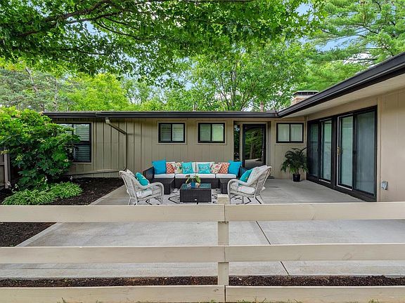 2nd image of 253 Horseshoe Dr