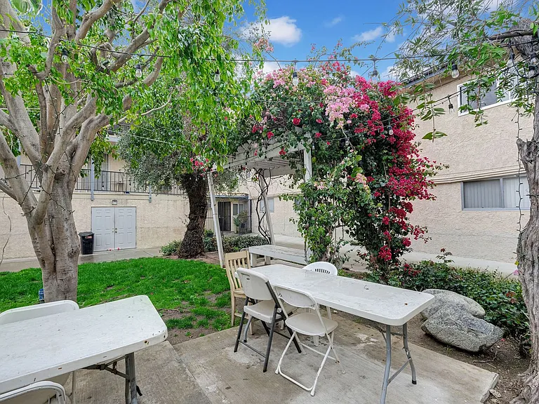 Ramona Garden Apartments — Photo 13