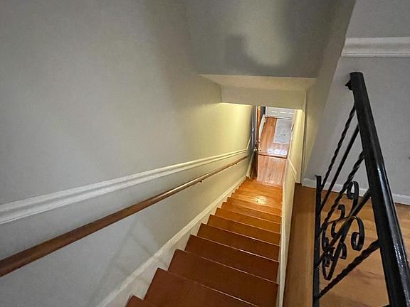 2nd image of 292 Magnolia Ave APT 2
