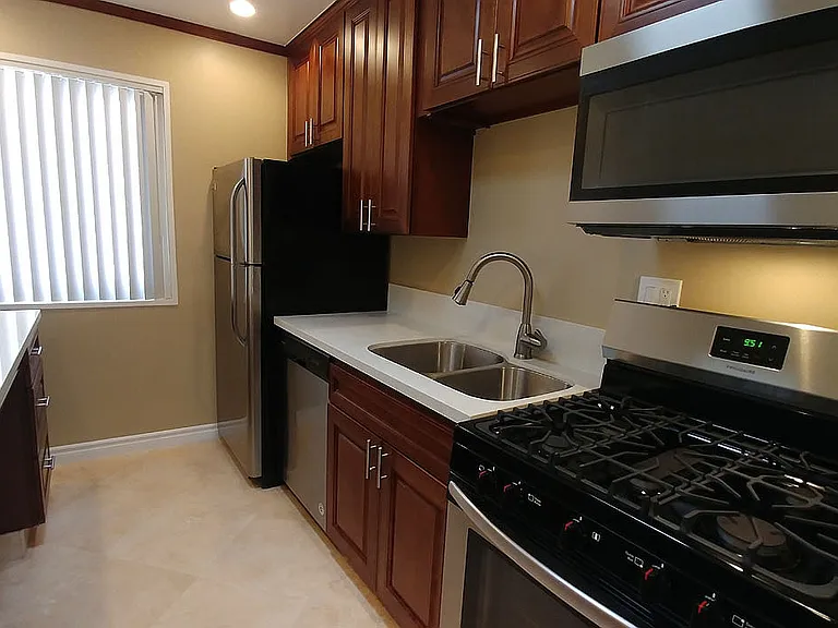 Edgemont Apts — Photo 65