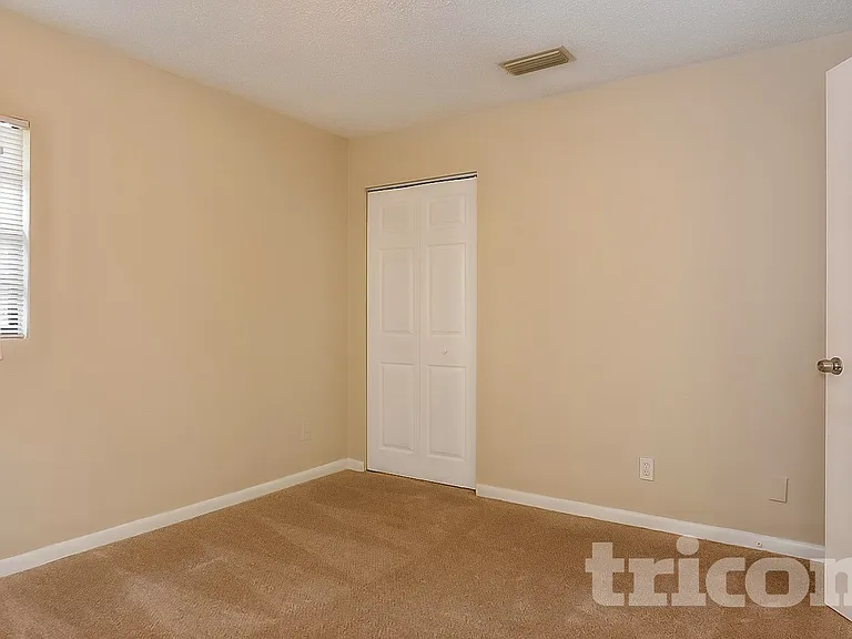 10014 N Oklawaha Ave — Photo 12