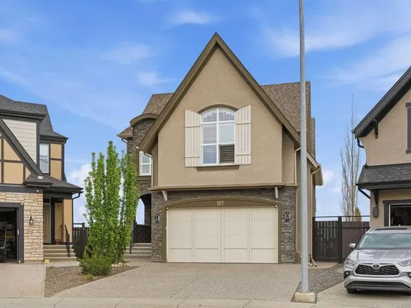 127 NW Marquis Grv SE, Calgary, AB T3M 1M6