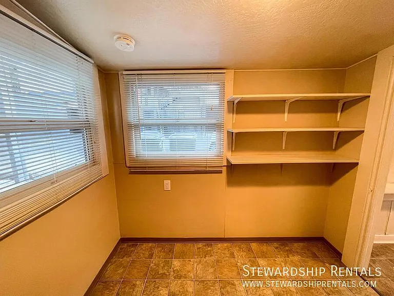 942 E 18th Ave #15 — Photo 9
