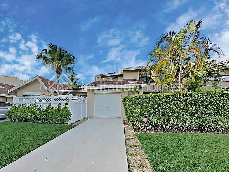6692 Canary Palm Cir