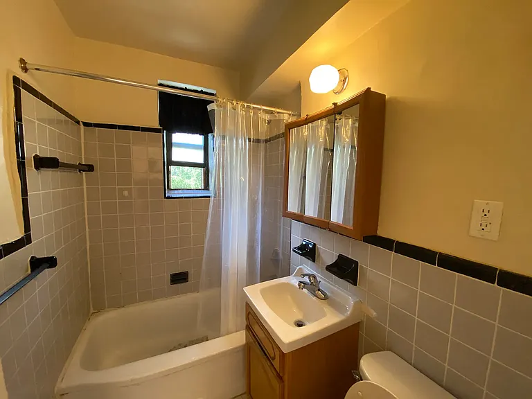 139-05 85th Dr #2G — Photo 3