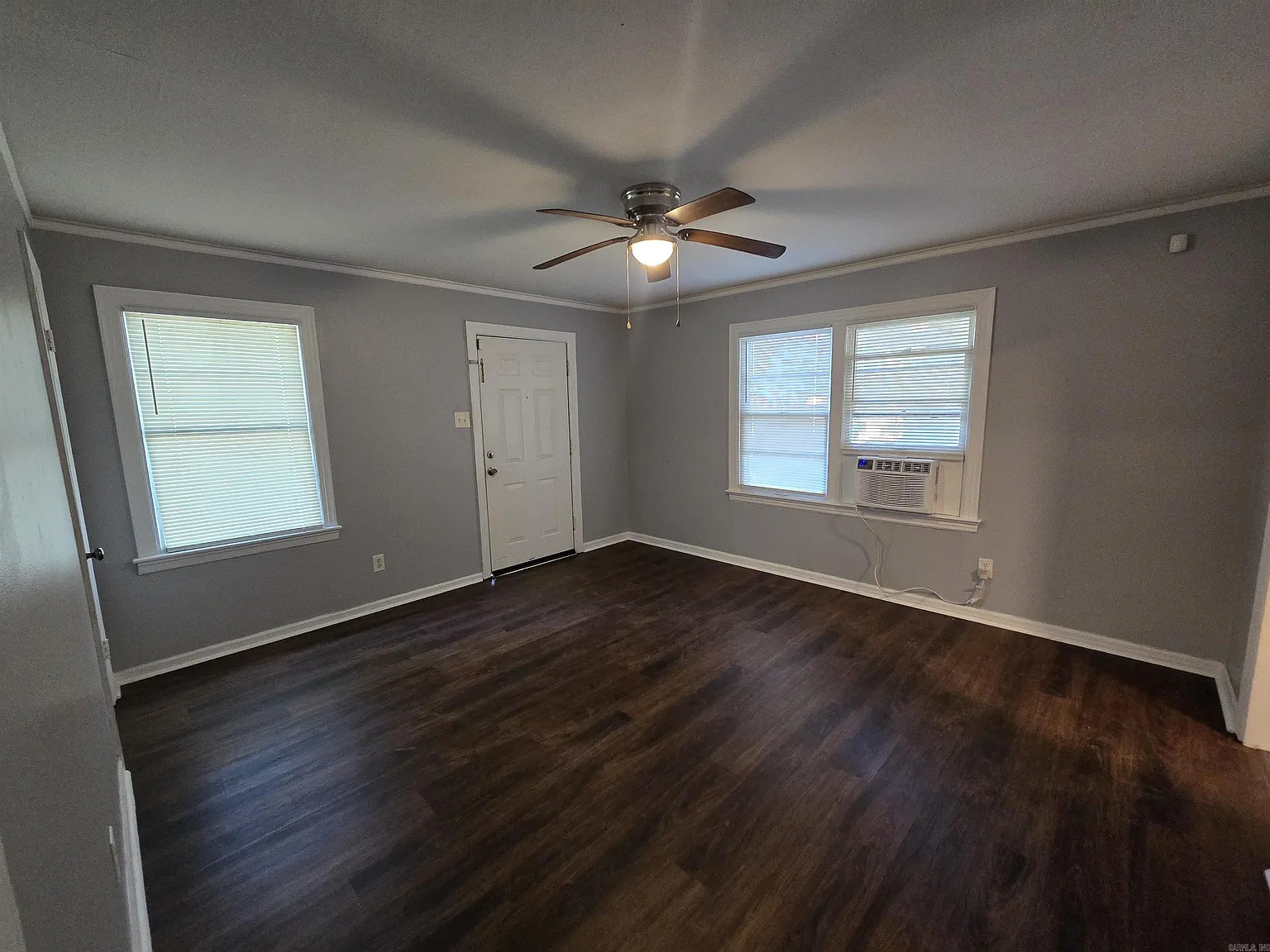 3 bed, 1.0 bath, 890 sqft, $850 — Photo 3