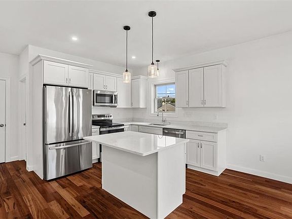 5th image of 11 Stone St Unit E