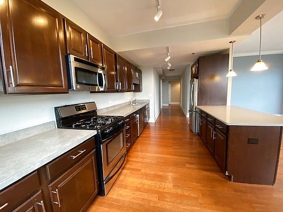 4th image of 415 W Belmont Ave #408