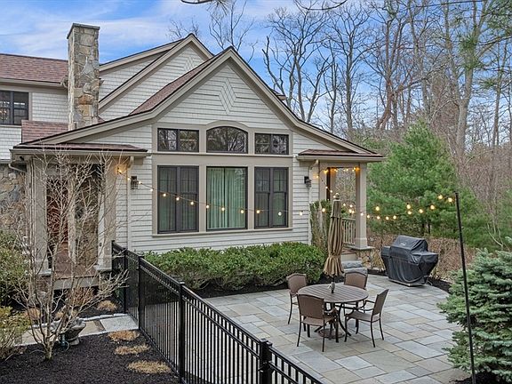2nd image of 24 Whitehall Cir