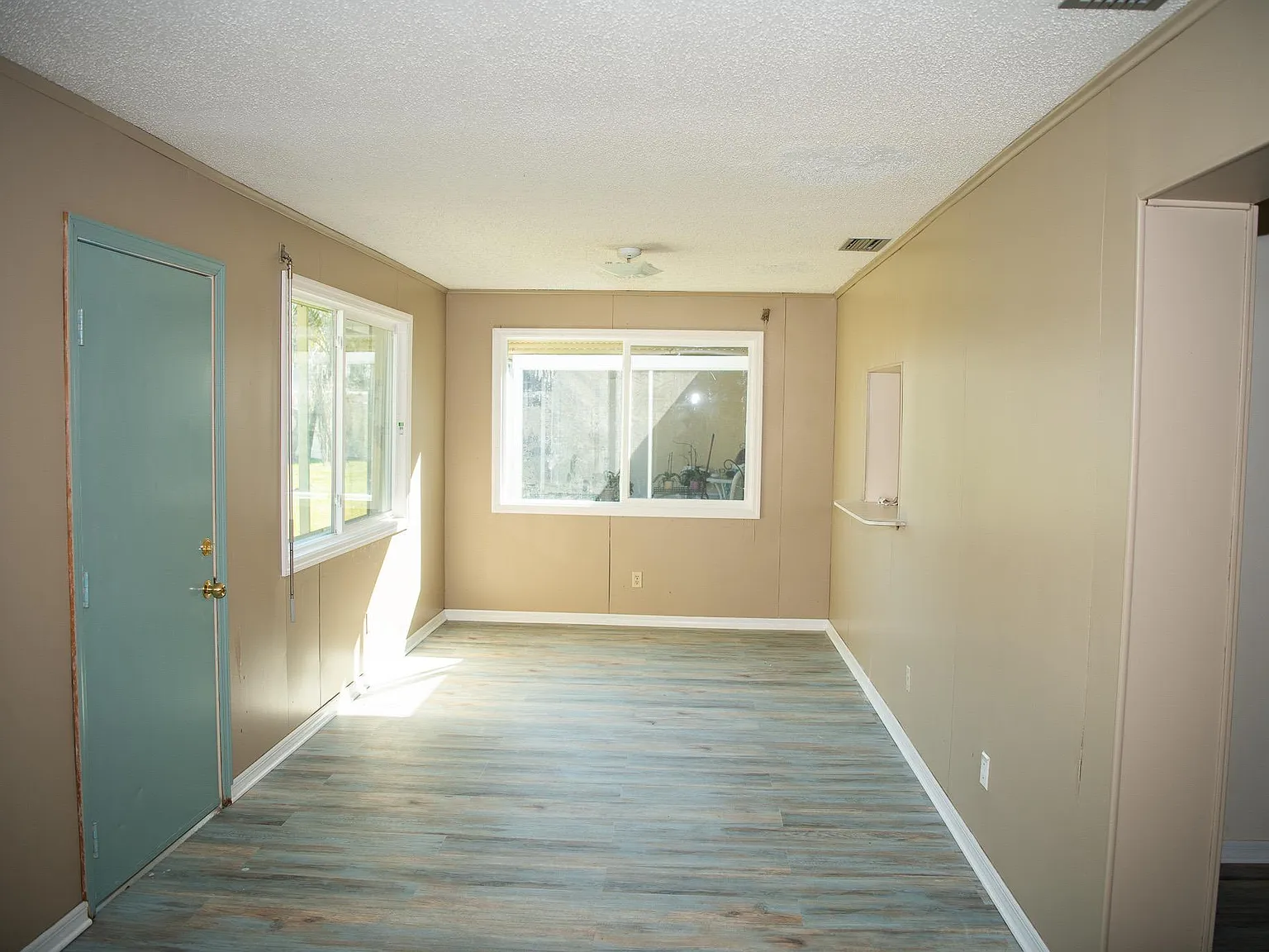 123 Christine Cir — Photo 1
