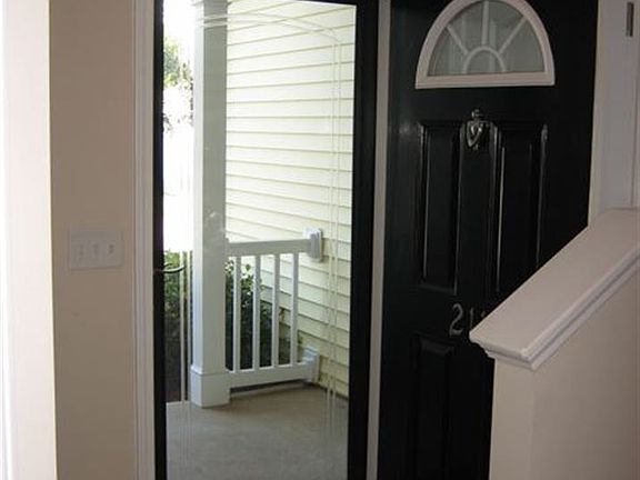 3rd image of 211 Cedar Crossing Ln