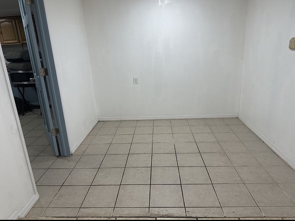 2nd image of 1913 Hunt Ave