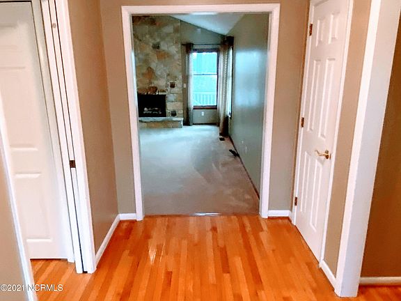5th image of 208 Lord Granville Dr