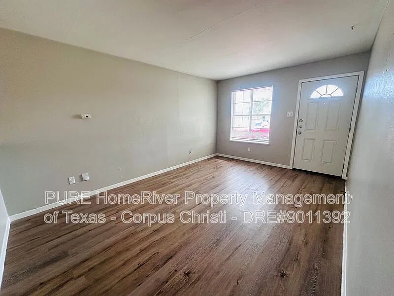 3 bed, 1.5 bath, 931 sqft, $1,475 — Photo 2