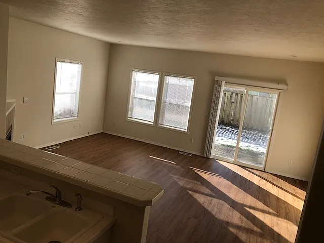 7178 SE Lois St — Photo 2