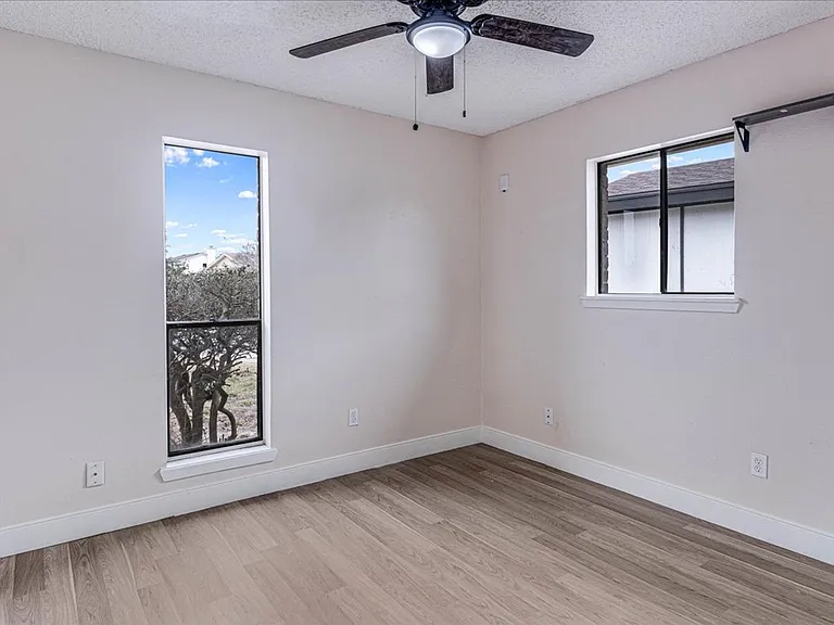 985 Crossbill St — Photo 21