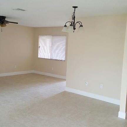 5th image of 1541 Rushmore Ave SE