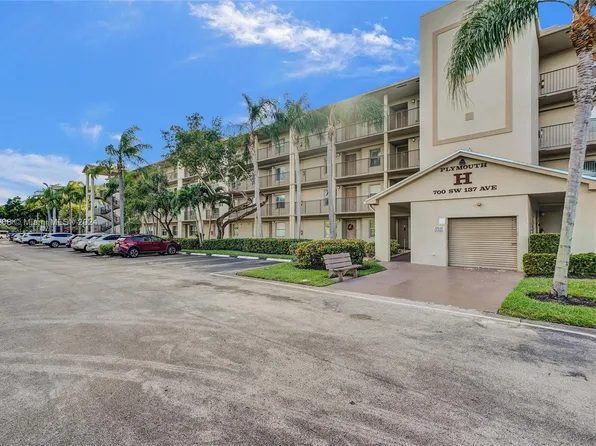 700 SW 137th Ave APT 402H, Pembroke Pines, FL 33027