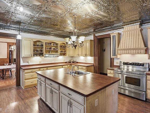 18th image of 160 Cuyler St