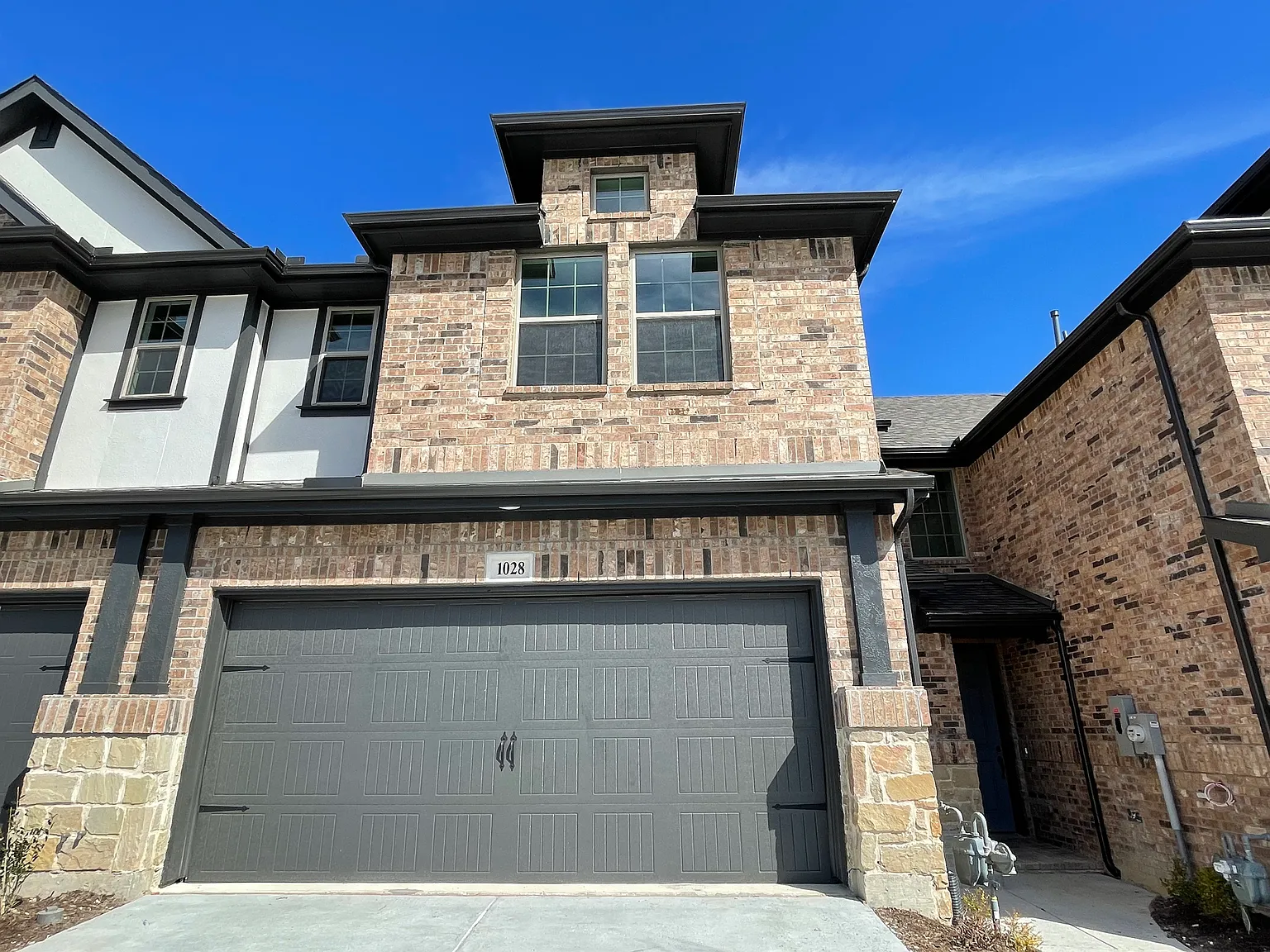 3 bed, 2.5 bath, 1660 sqft, $2,800 — Photo 2
