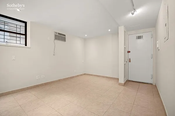 Rented by Sotheby's International Realty | media 31