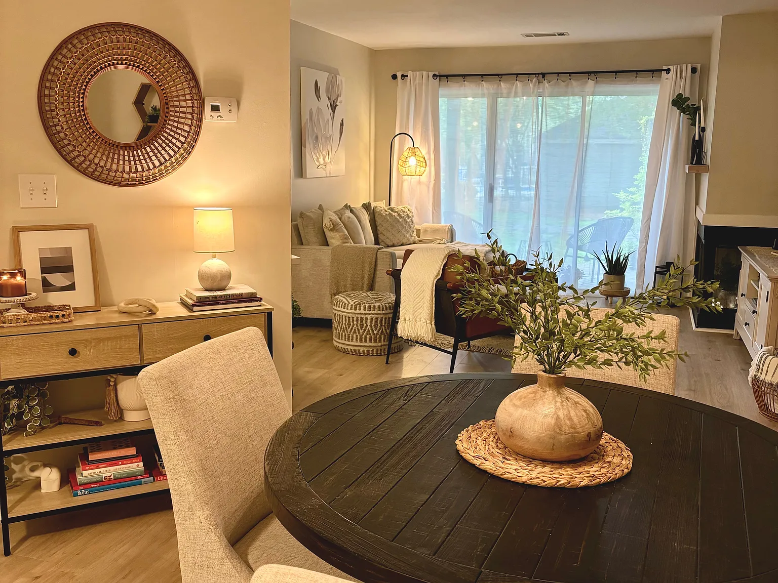 2 bed, 976 sqft, $1,995 — Photo 3