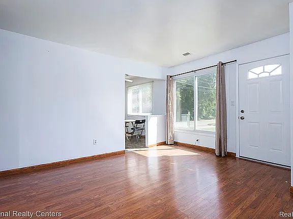 5th image of 15987 Centralia St