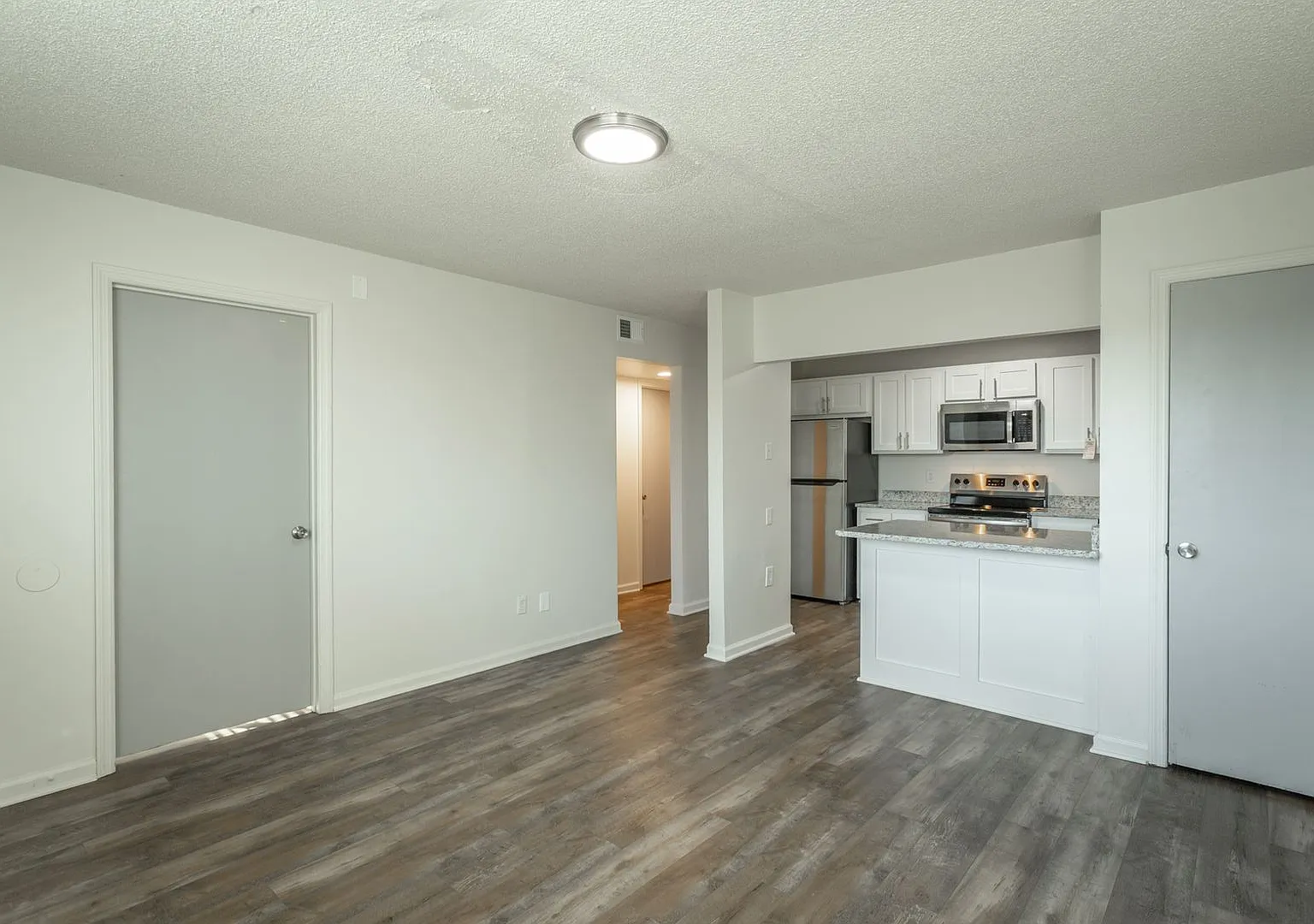 Kate's View Apartments | Updated North Chattanooga Apartments with Scenic Views — Photo 3