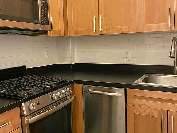 2nd image of 211 E 89th St APT B10