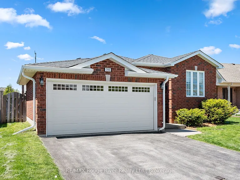 795 Munson Cres — Photo 2