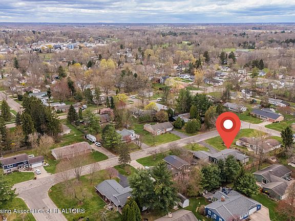 4th image of 317 S Circle Dr
