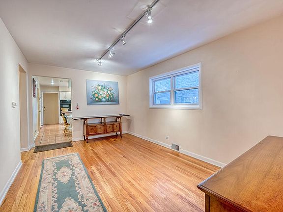 3rd image of 6251 N Artesian Ave