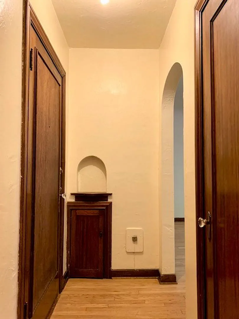 Catalina Apartments — Photo 4