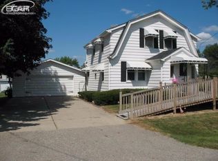 1088 W Pine Ave, Mount Morris, MI 48458