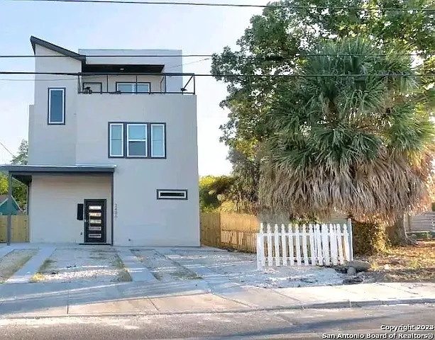 4 bed, 3.0 bath, 3852 sqft, $2,700 — Photo 4