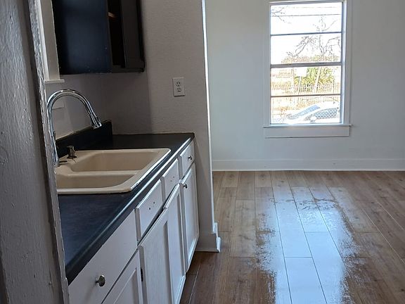 3rd image of 414 W Theo Ave