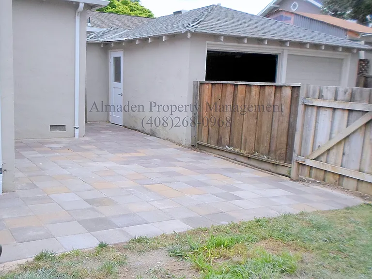 1619 Lincoln Ave — Photo 9